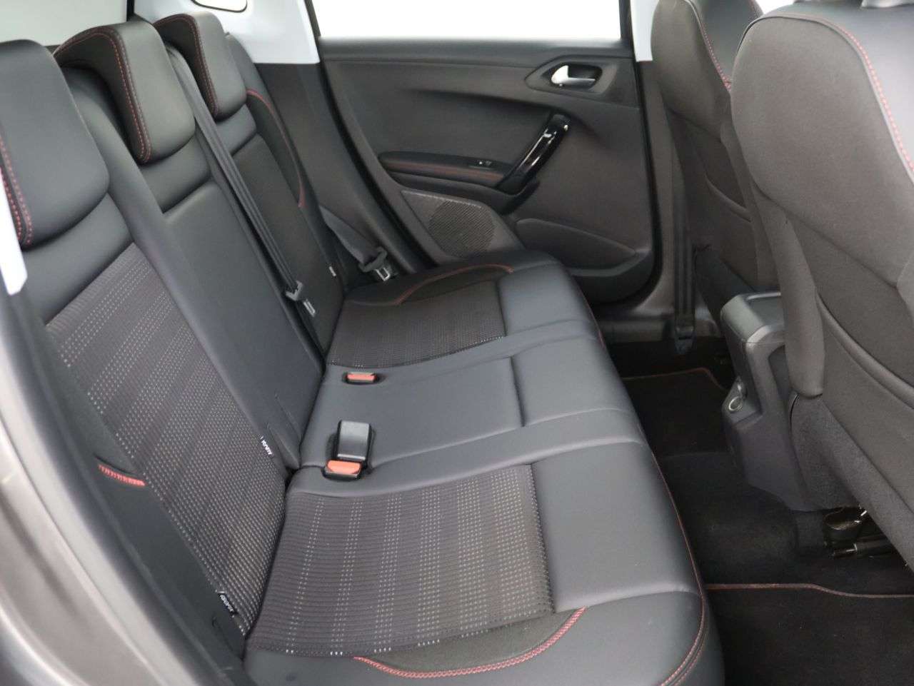 2019 PEUGEOT 2008 2019 PEUGEOT 2008