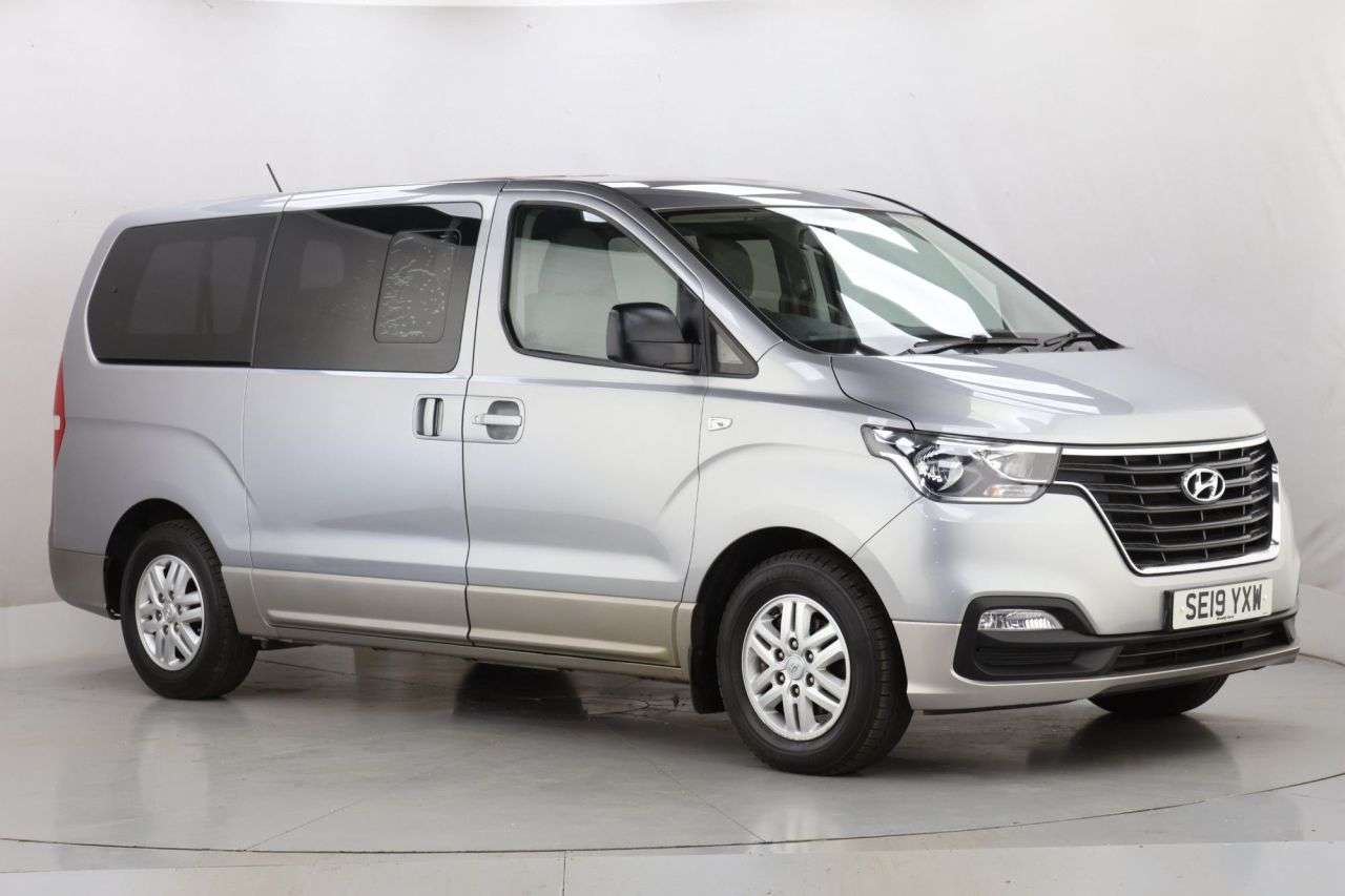 A 2019 HYUNDAI I800 2.5 CRDi SE MPV 5dr Diesel Manual Euro 6 (136 ps) A 2019 HYUNDAI I800 2.5 CRDi SE MPV 5dr Diesel Manual Euro 6 (136 ps)
