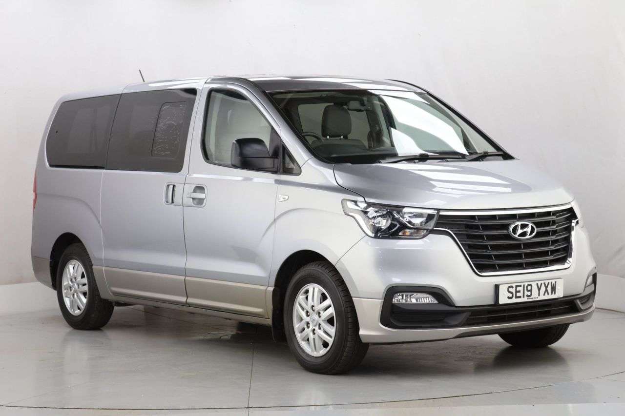 A 2019 HYUNDAI I800 2.5 CRDi SE MPV 5dr Diesel Manual Euro 6 (136 ps) A 2019 HYUNDAI I800 2.5 CRDi SE MPV 5dr Diesel Manual Euro 6 (136 ps)