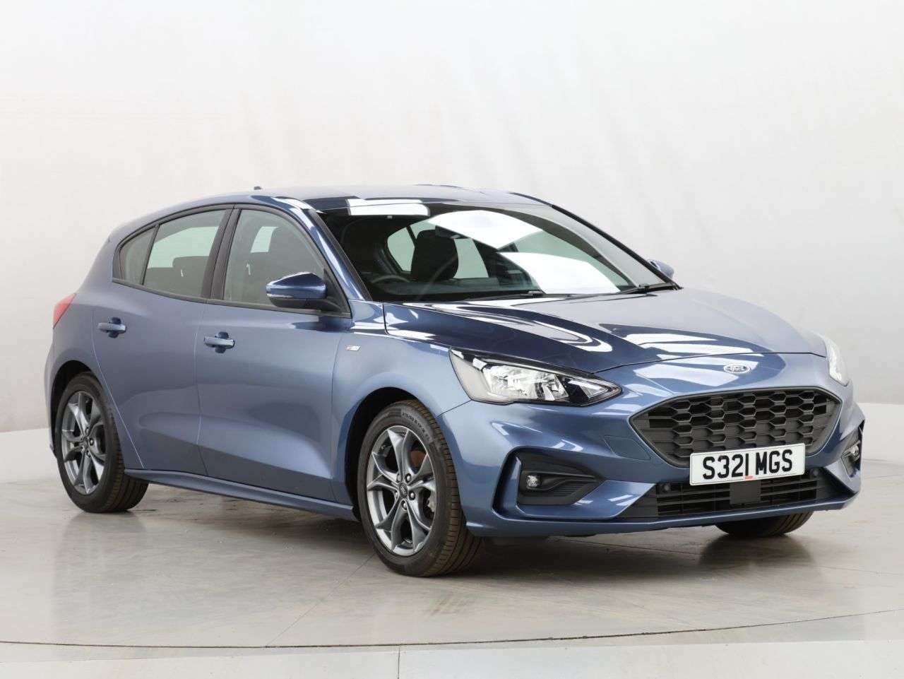 A 2019 FORD FOCUS 1.0T EcoBoost ST-Line Hatchback 5dr Petrol Manual Euro 6 (s/s) (125 ps) A 2019 FORD FOCUS 1.0T EcoBoost ST-Line Hatchback 5dr Petrol Manual Euro 6 (s/s) (125 ps)