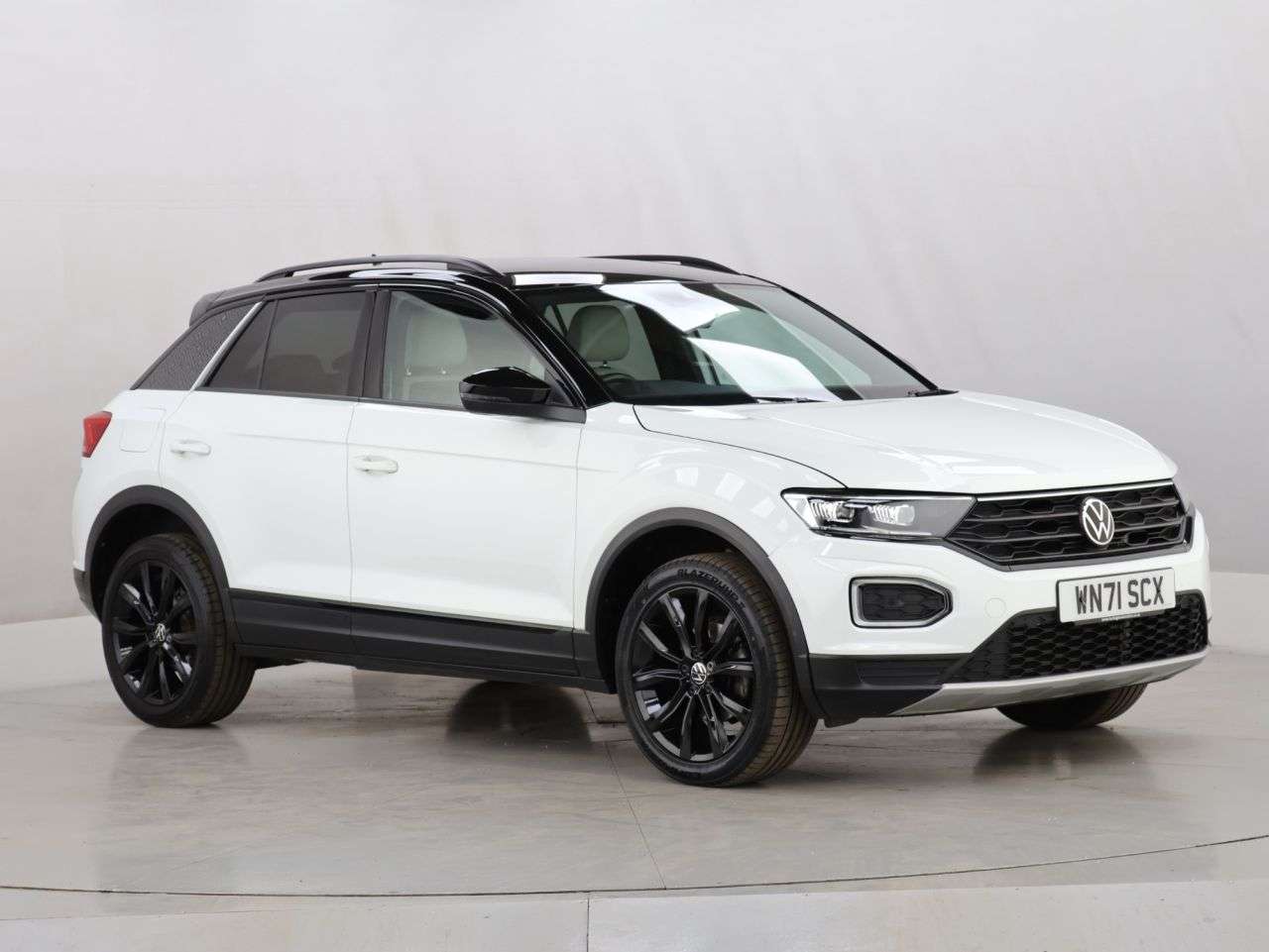 A 2021 VOLKSWAGEN T-ROC 1.5 TSI EVO Black Edition SUV 5dr Petrol DSG Euro 6 (s/s) (150 ps) A 2021 VOLKSWAGEN T-ROC 1.5 TSI EVO Black Edition SUV 5dr Petrol DSG Euro 6 (s/s) (150 ps)