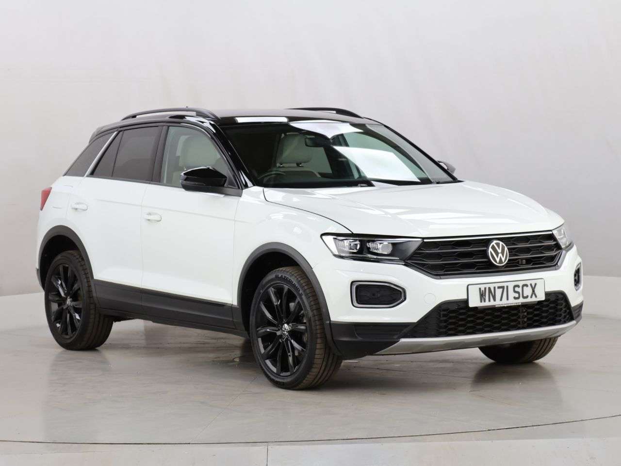 A 2021 VOLKSWAGEN T-ROC 1.5 TSI EVO Black Edition SUV 5dr Petrol DSG Euro 6 (s/s) (150 ps) A 2021 VOLKSWAGEN T-ROC 1.5 TSI EVO Black Edition SUV 5dr Petrol DSG Euro 6 (s/s) (150 ps)