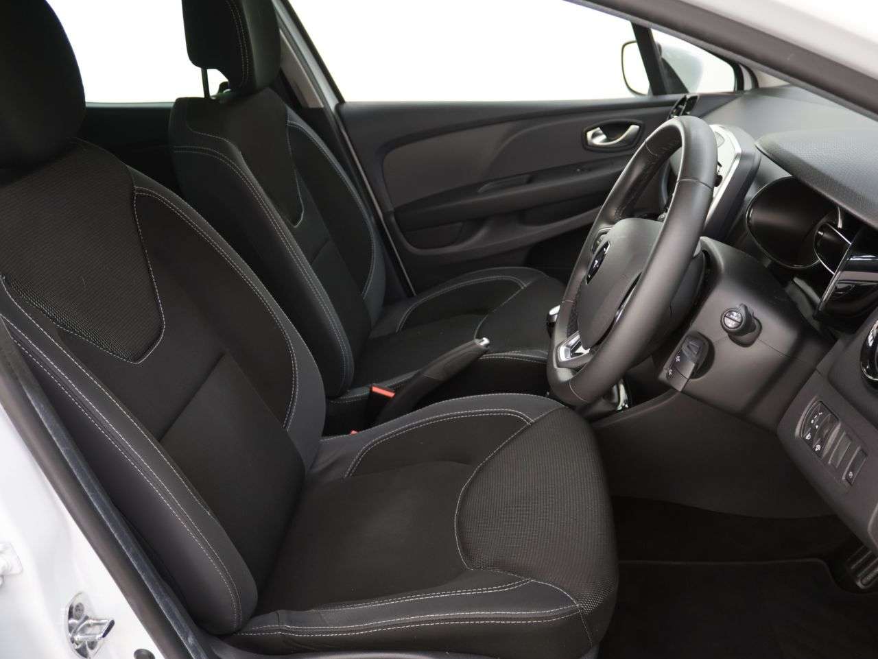 2018 RENAULT CLIO 2018 RENAULT CLIO