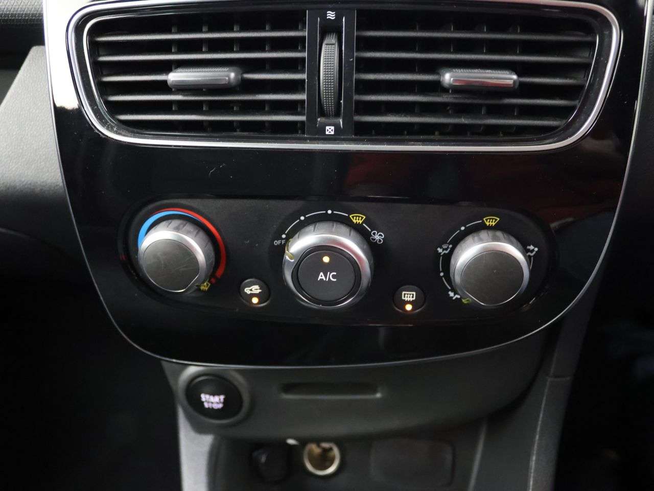 2018 RENAULT CLIO 2018 RENAULT CLIO