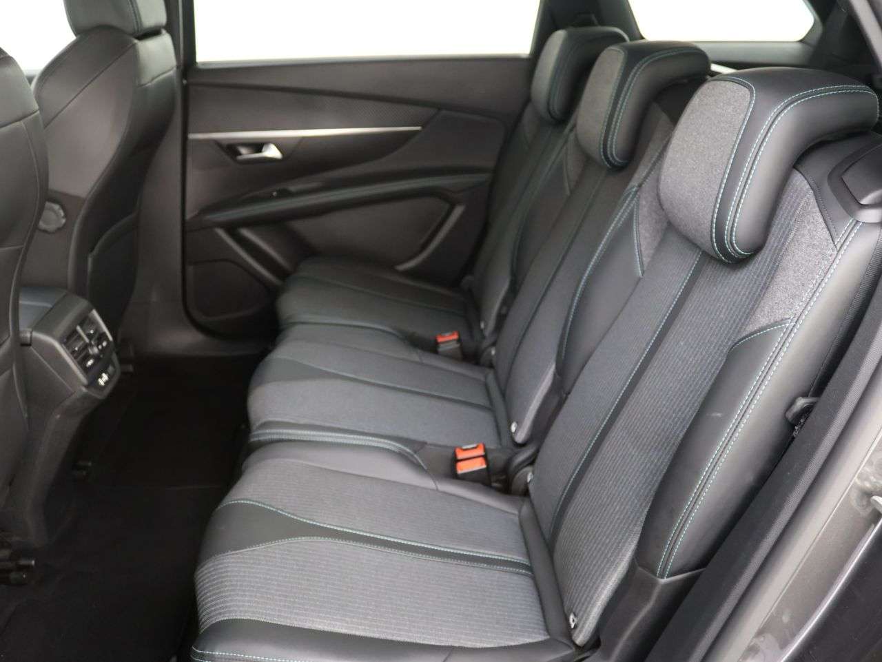 2021 PEUGEOT 5008 2021 PEUGEOT 5008