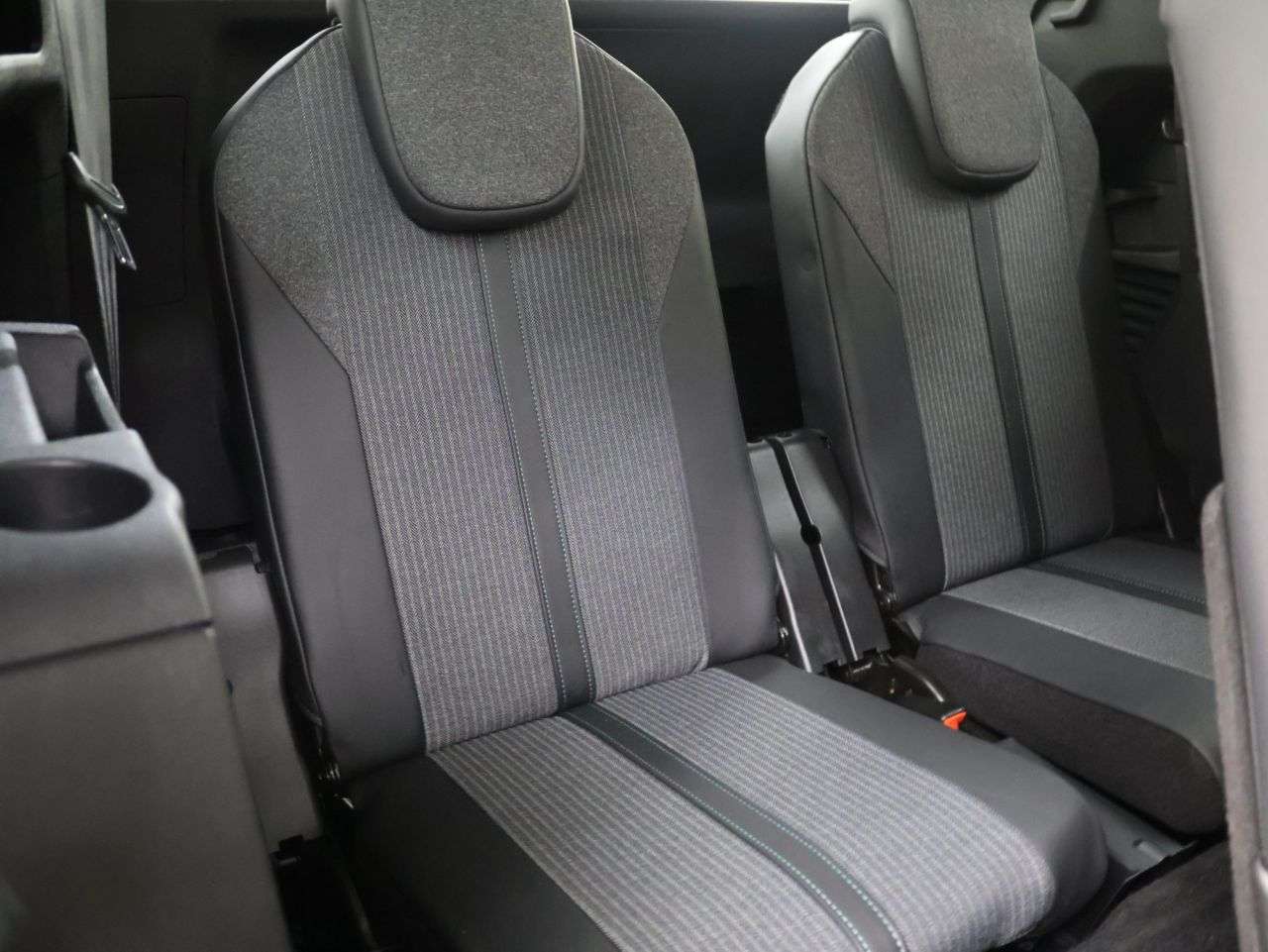 2021 PEUGEOT 5008 2021 PEUGEOT 5008