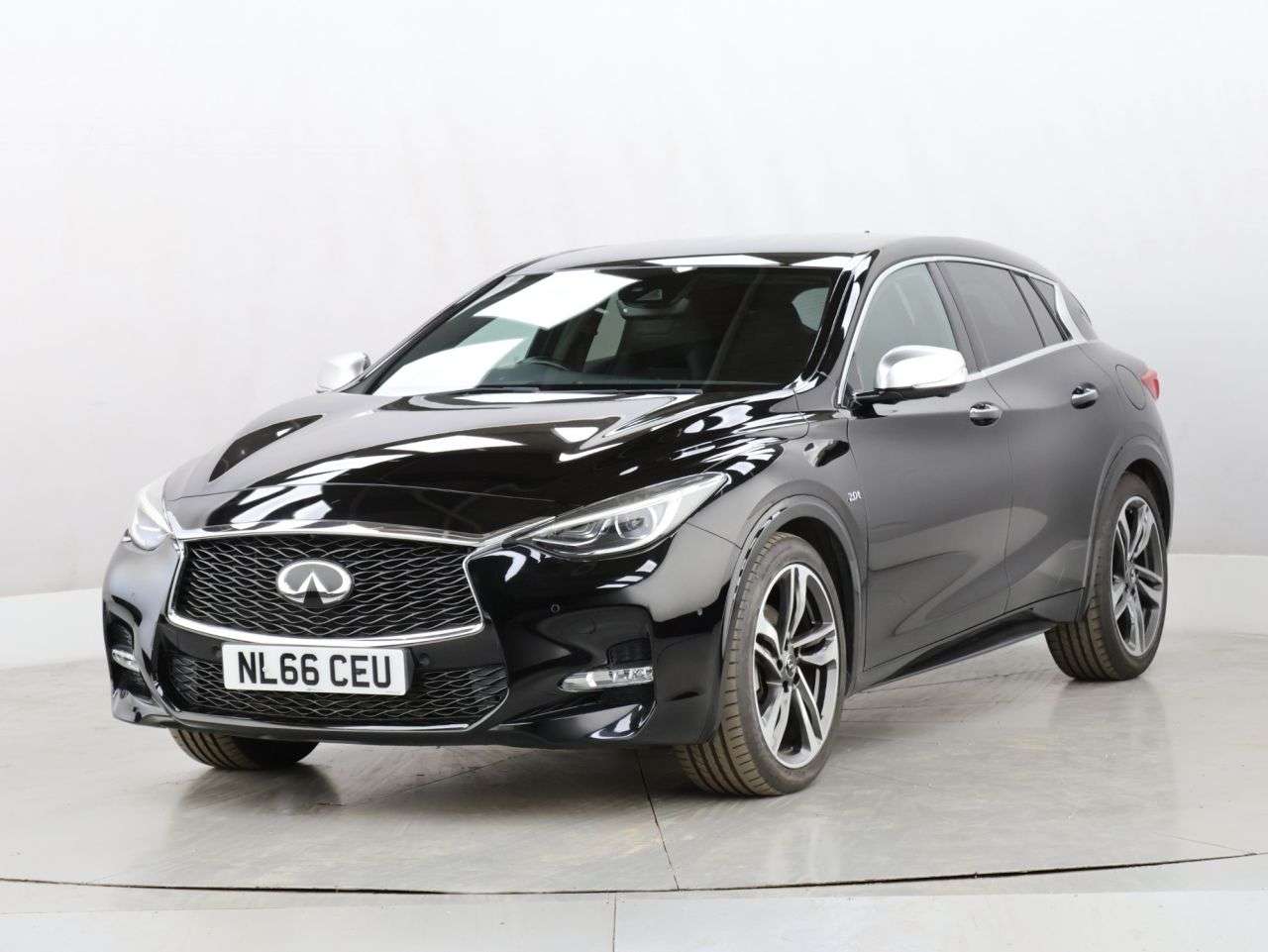 2016 INFINITI Q30 2016 INFINITI Q30