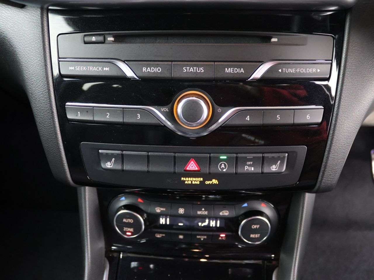 2016 INFINITI Q30 2016 INFINITI Q30