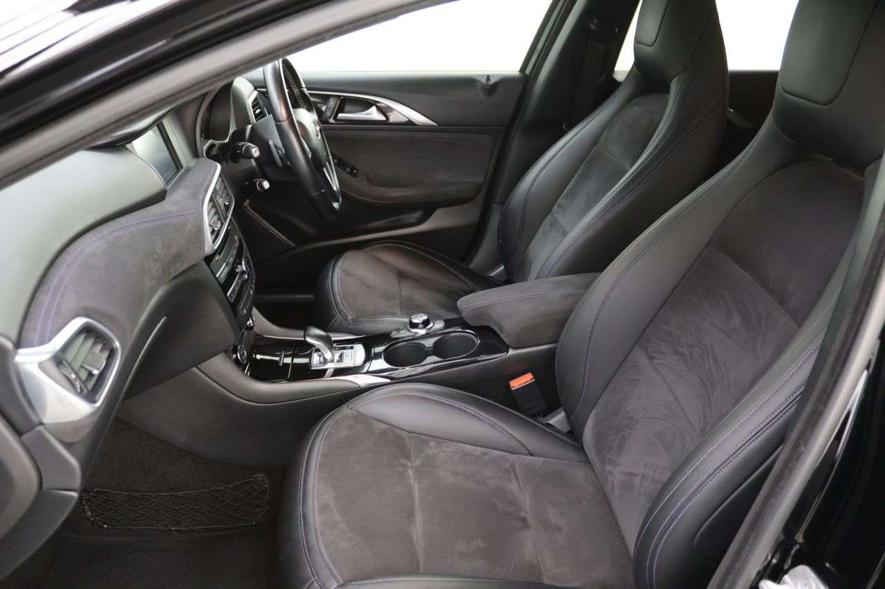 2016 INFINITI Q30 2016 INFINITI Q30