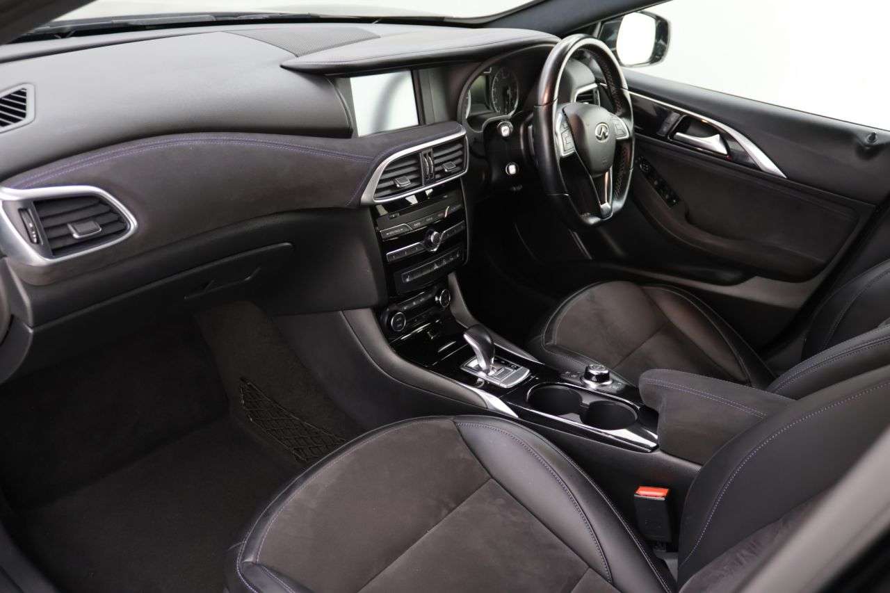 2016 INFINITI Q30 2016 INFINITI Q30