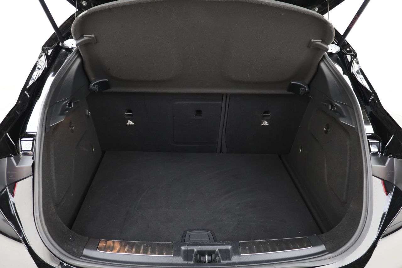 2016 INFINITI Q30 2016 INFINITI Q30