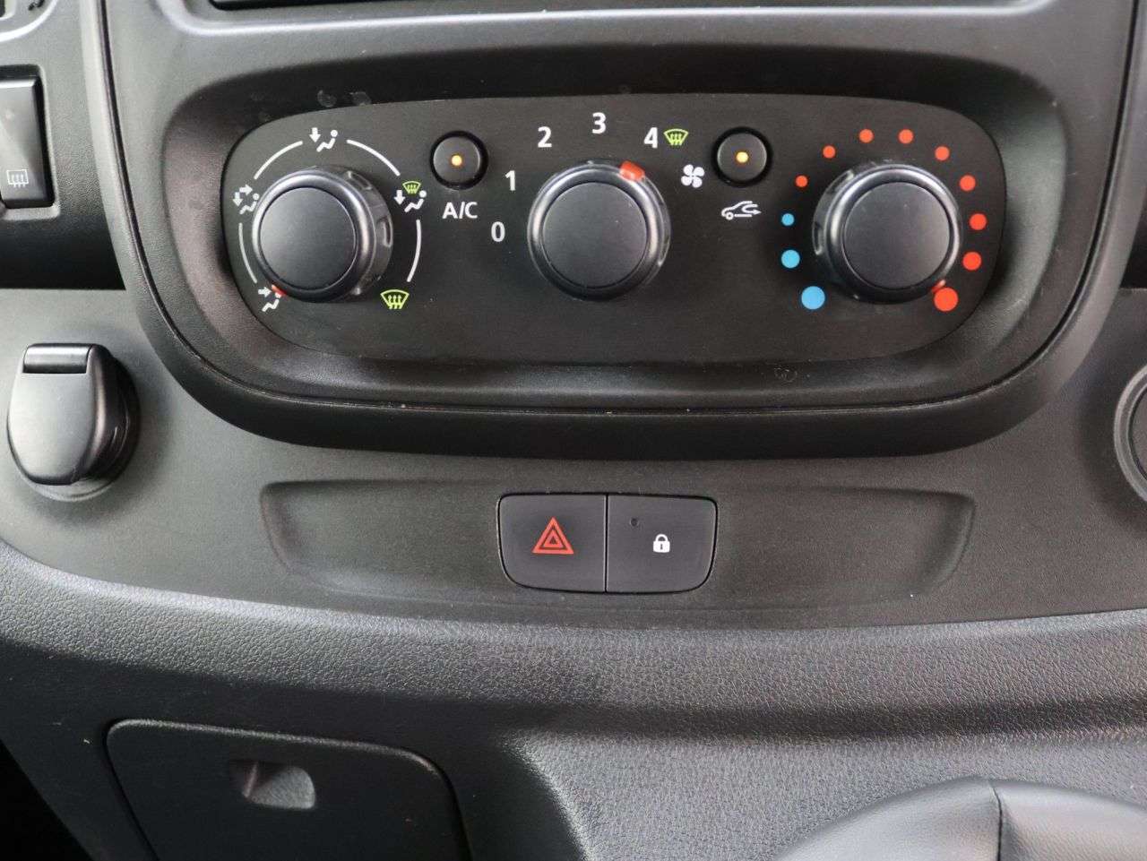 2016 VAUXHALL VIVARO 2016 VAUXHALL VIVARO