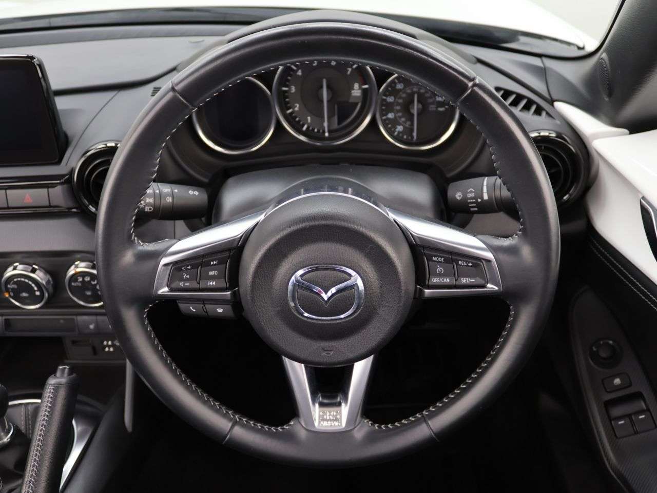 2022 MAZDA MX-5 2022 MAZDA MX-5