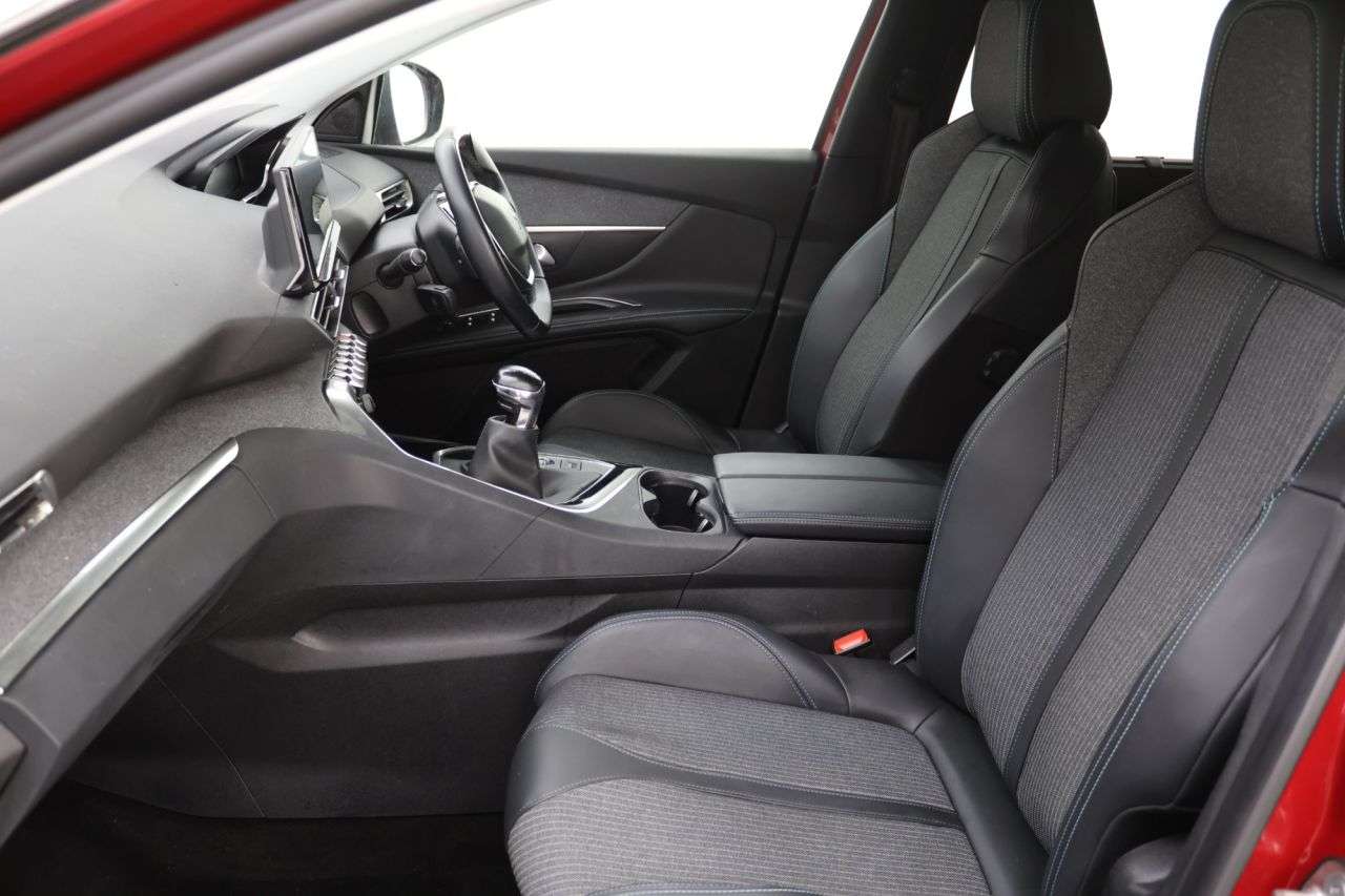 2021 PEUGEOT 5008 2021 PEUGEOT 5008