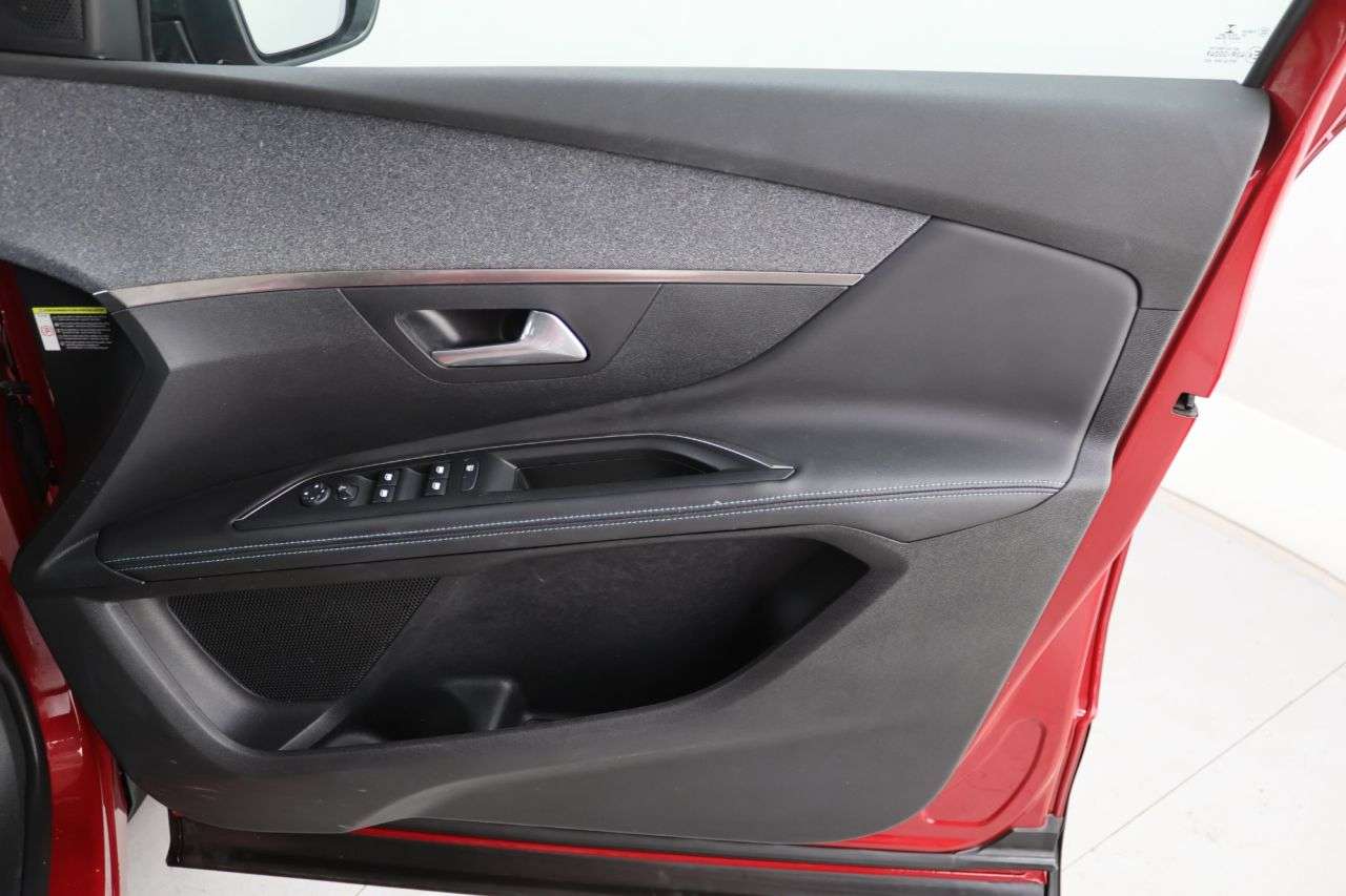 2021 PEUGEOT 5008 2021 PEUGEOT 5008