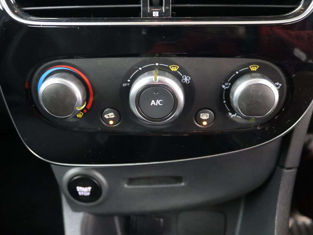 2017 RENAULT CLIO 2017 RENAULT CLIO