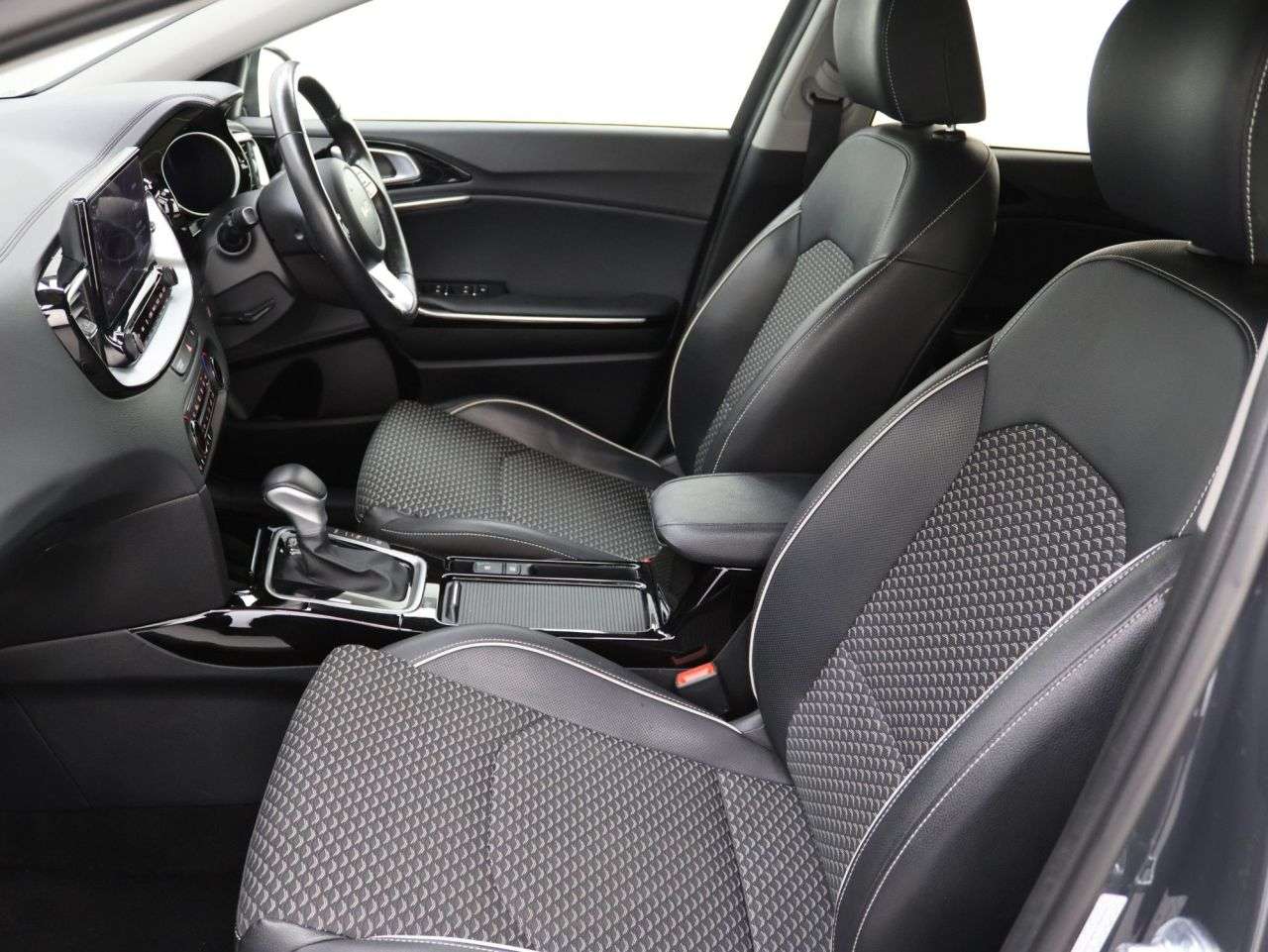 2023 KIA XCEED 2023 KIA XCEED