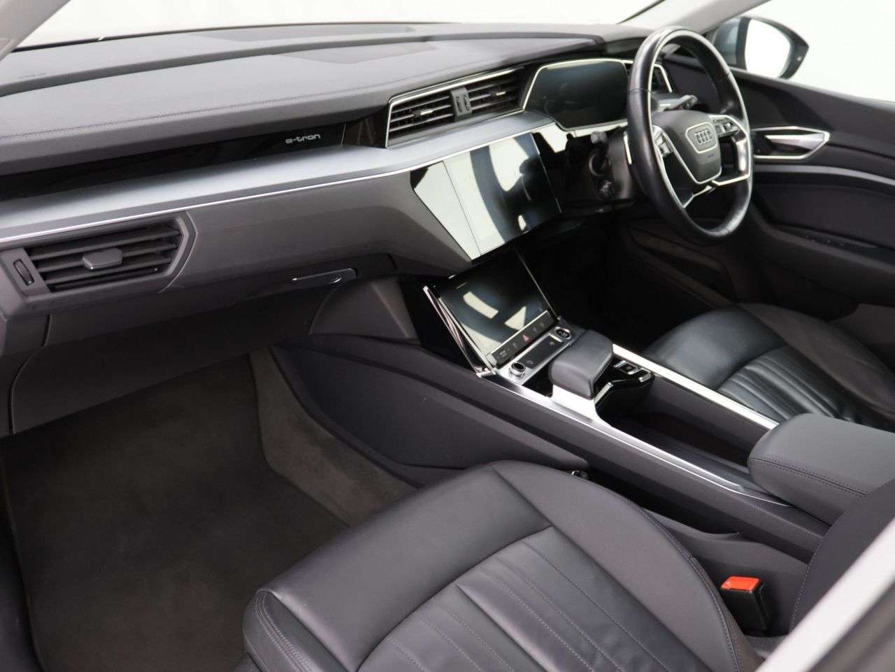 2021 AUDI E-TRON 2021 AUDI E-TRON