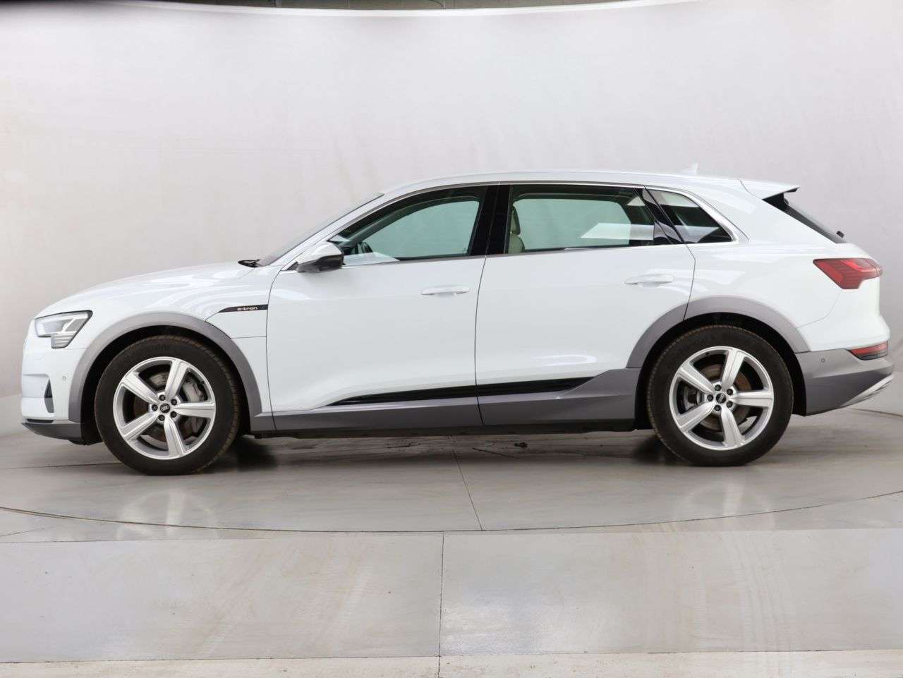 2021 AUDI E-TRON 2021 AUDI E-TRON