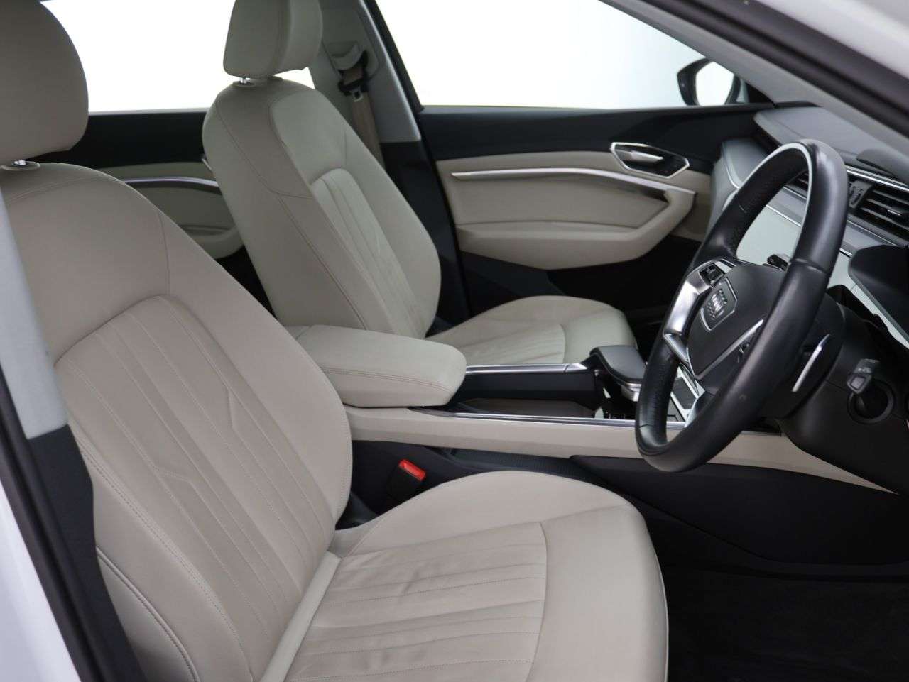 2021 AUDI E-TRON 2021 AUDI E-TRON