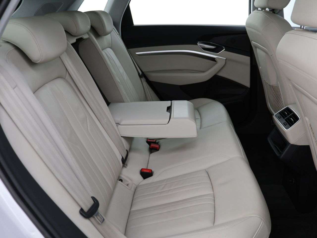 2021 AUDI E-TRON 2021 AUDI E-TRON