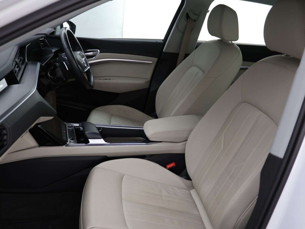 2021 AUDI E-TRON 2021 AUDI E-TRON