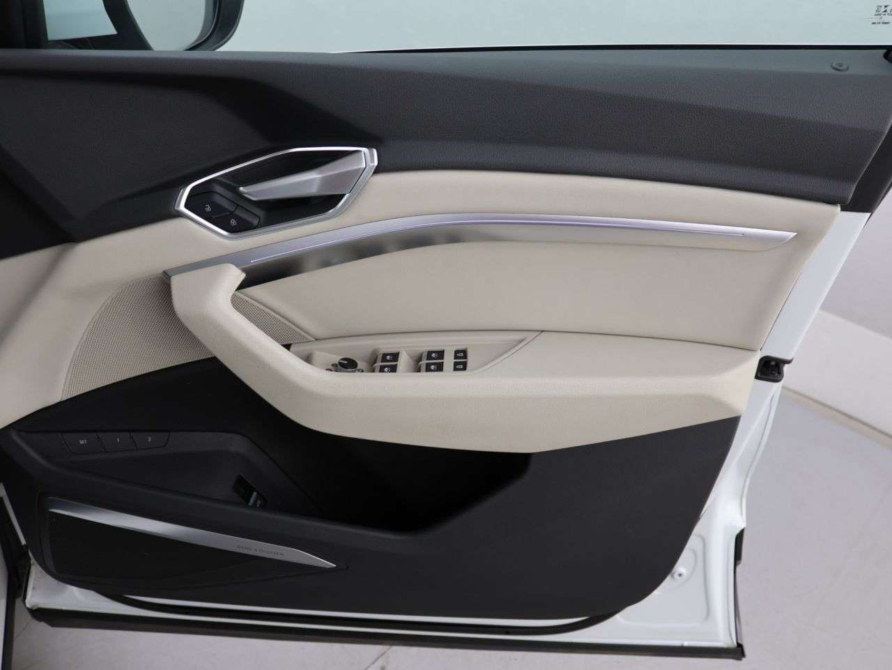 2021 AUDI E-TRON 2021 AUDI E-TRON