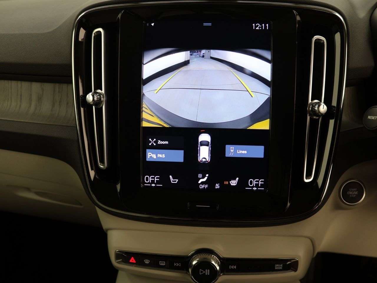 2021 VOLVO XC40 2021 VOLVO XC40