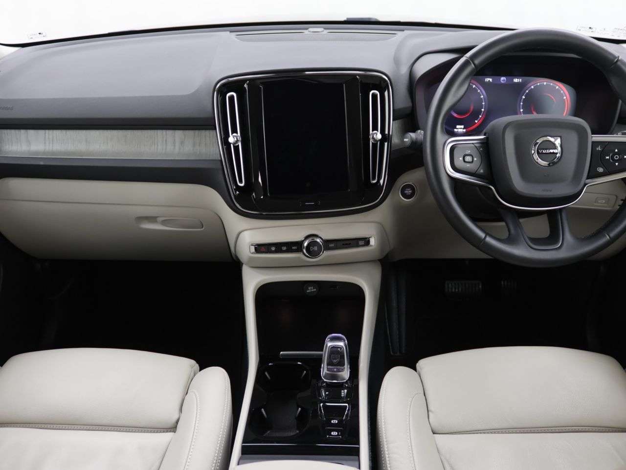 2021 VOLVO XC40 2021 VOLVO XC40