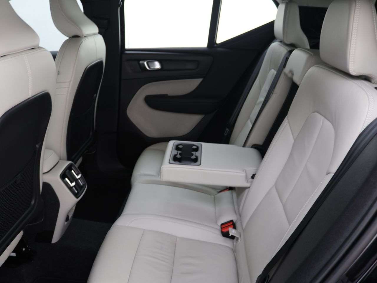 2021 VOLVO XC40 2021 VOLVO XC40