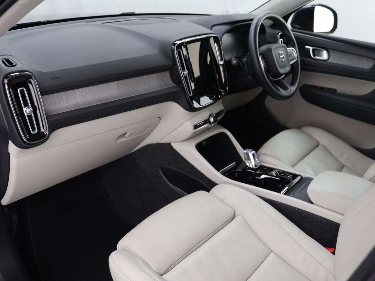 2021 VOLVO XC40 2021 VOLVO XC40