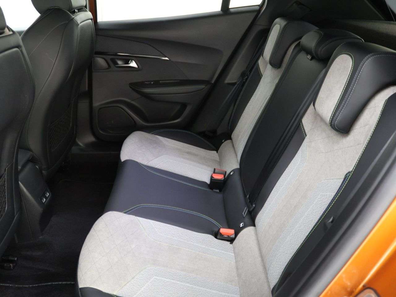 2021 PEUGEOT E-2008 2021 PEUGEOT E-2008