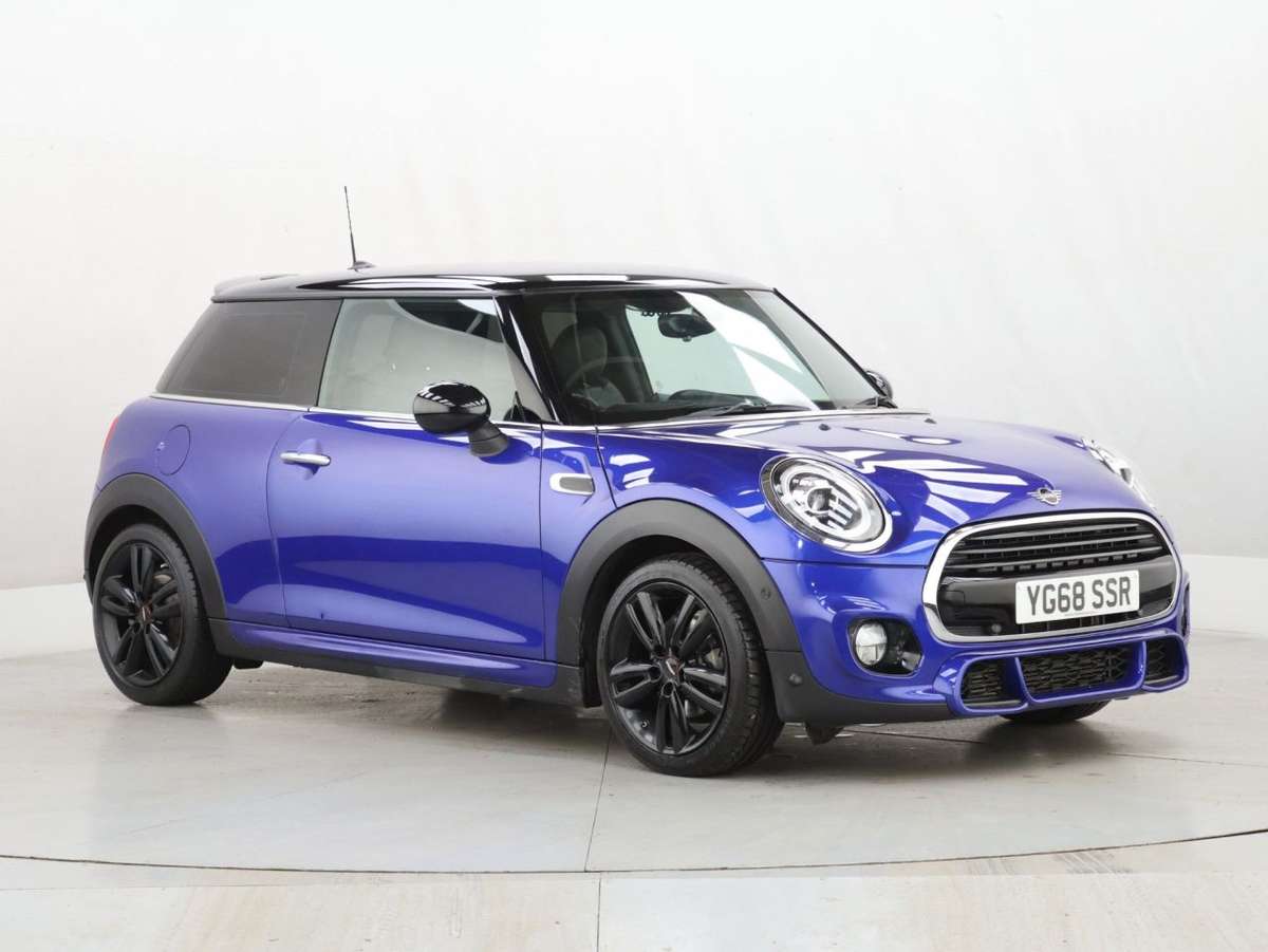 Check out this Mini Hatch 2019 Petrol Manual
