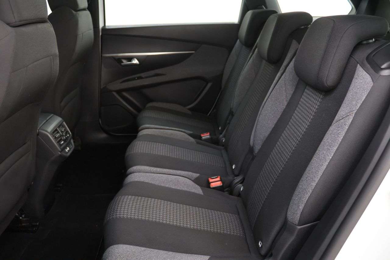 2021 PEUGEOT 5008 2021 PEUGEOT 5008