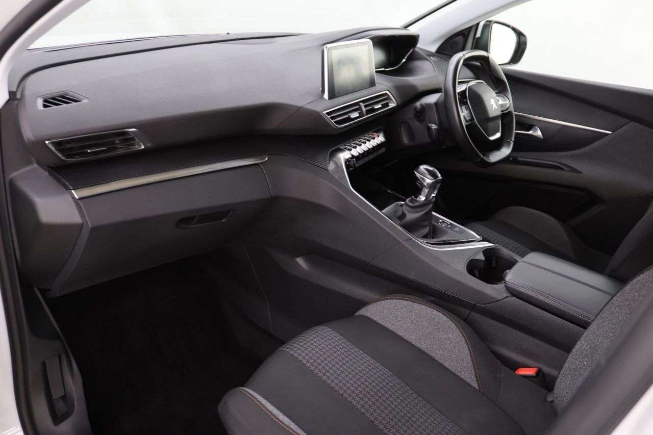 2021 PEUGEOT 5008 2021 PEUGEOT 5008