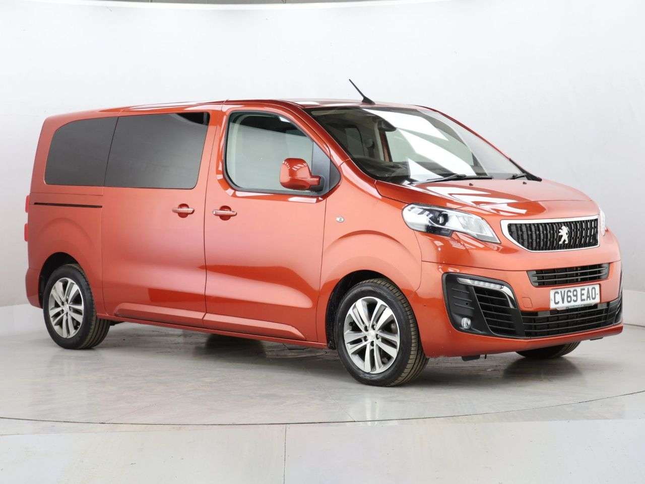 A 2019 PEUGEOT TRAVELLER 2.0 BlueHDi Allure Standard MPV 5dr Diesel EAT8 MWB Euro 6 (s/s) (180 ps) A 2019 PEUGEOT TRAVELLER 2.0 BlueHDi Allure Standard MPV 5dr Diesel EAT8 MWB Euro 6 (s/s) (180 ps)