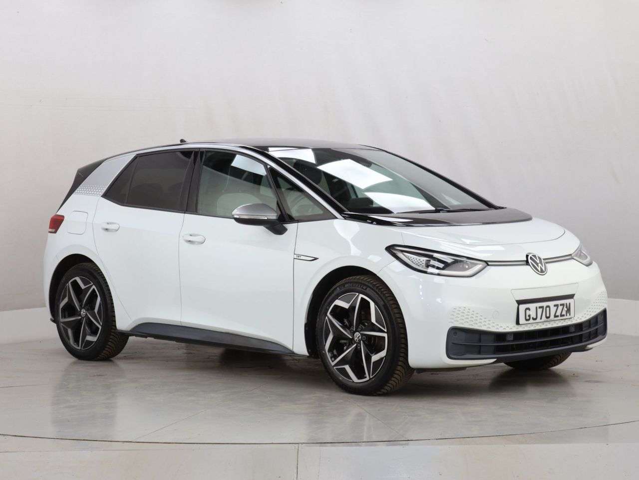 A 2020 VOLKSWAGEN ID3 Pro Performance 58kWh 1ST Edition Hatchback 5dr Electric Auto (204 ps) A 2020 VOLKSWAGEN ID3 Pro Performance 58kWh 1ST Edition Hatchback 5dr Electric Auto (204 ps)