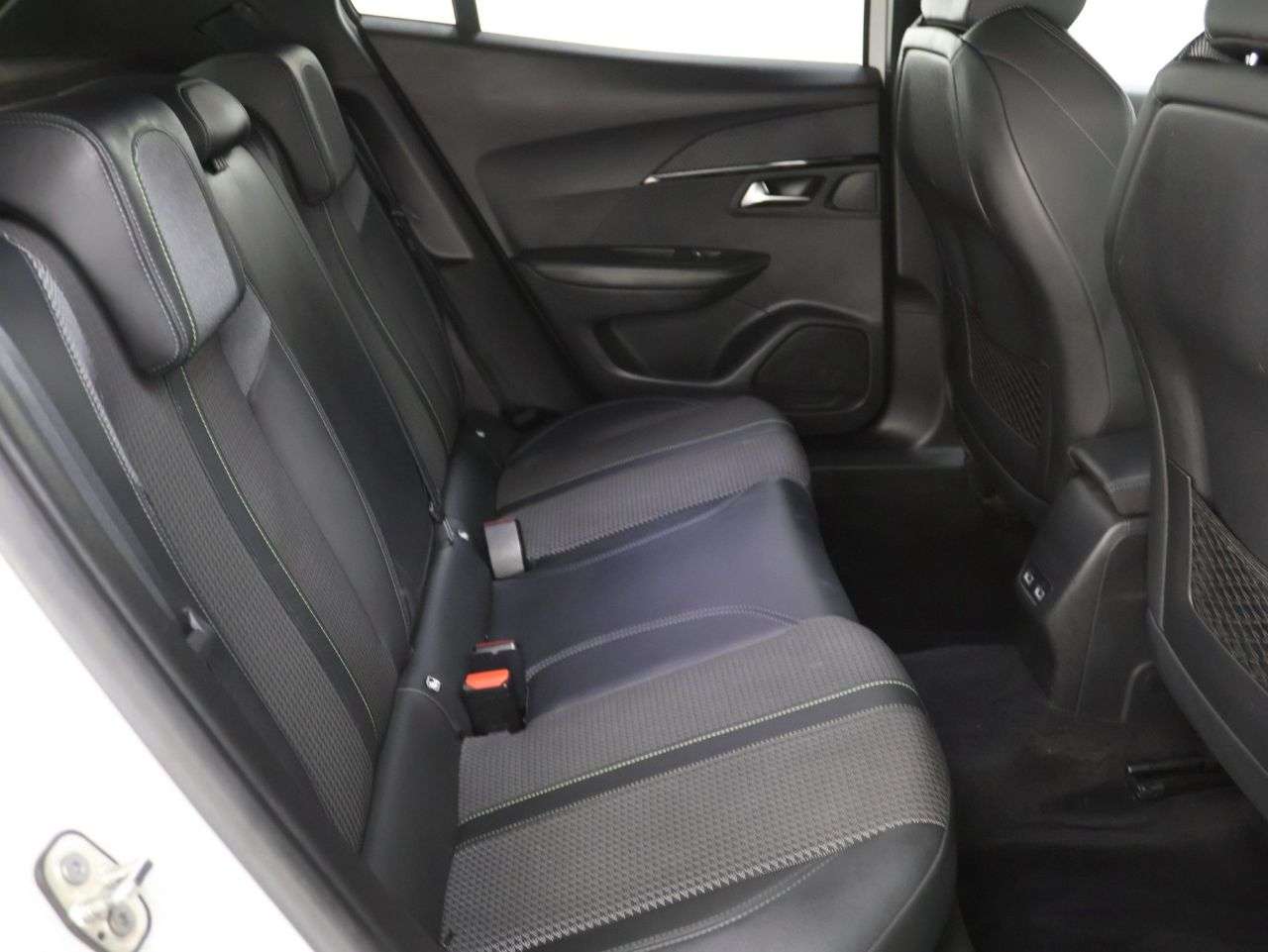 2021 PEUGEOT E-2008 2021 PEUGEOT E-2008