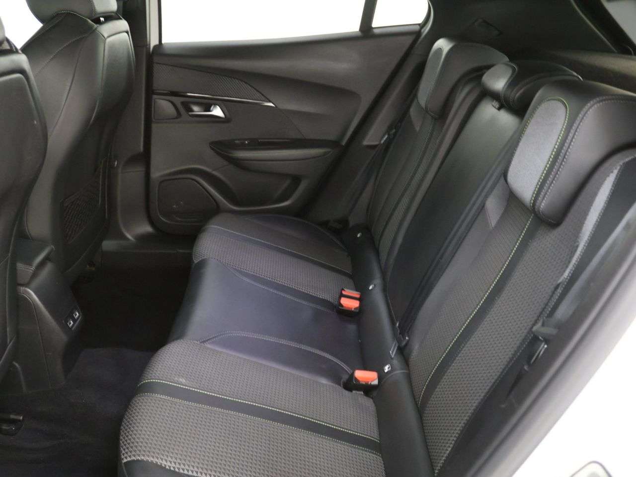 2021 PEUGEOT E-2008 2021 PEUGEOT E-2008