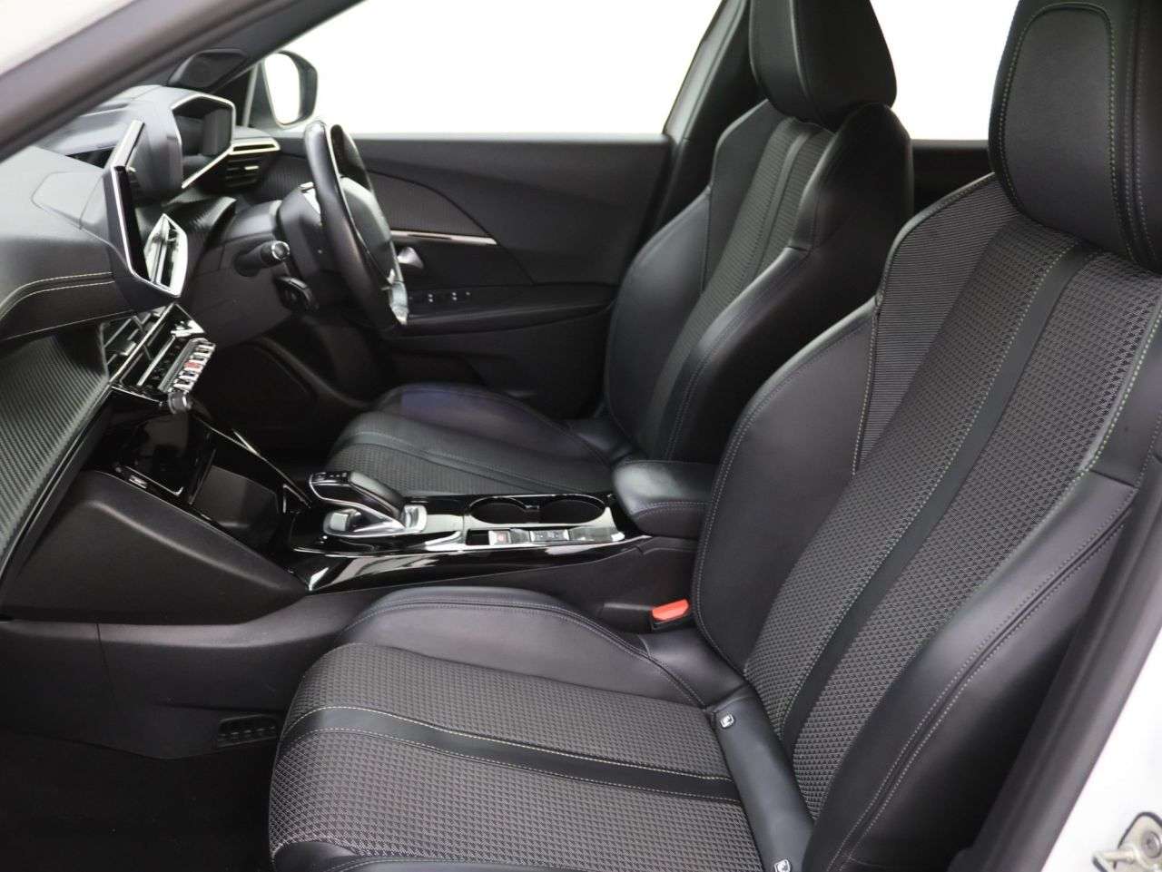 2021 PEUGEOT E-2008 2021 PEUGEOT E-2008