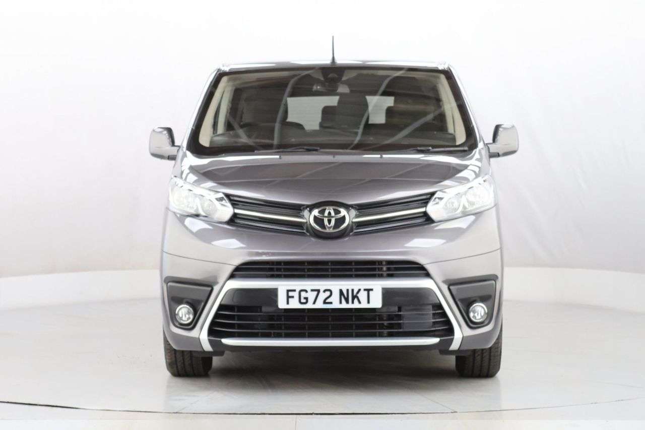 A 2022 TOYOTA PROACE VERSO 1.5D Shuttle Medium MPV 5dr Diesel Manual MWB Euro 6 (s/s) (9 Seat) (120 ps A 2022 TOYOTA PROACE VERSO 1.5D Shuttle Medium MPV 5dr Diesel Manual MWB Euro 6 (s/s) (9 Seat) (120 ps
