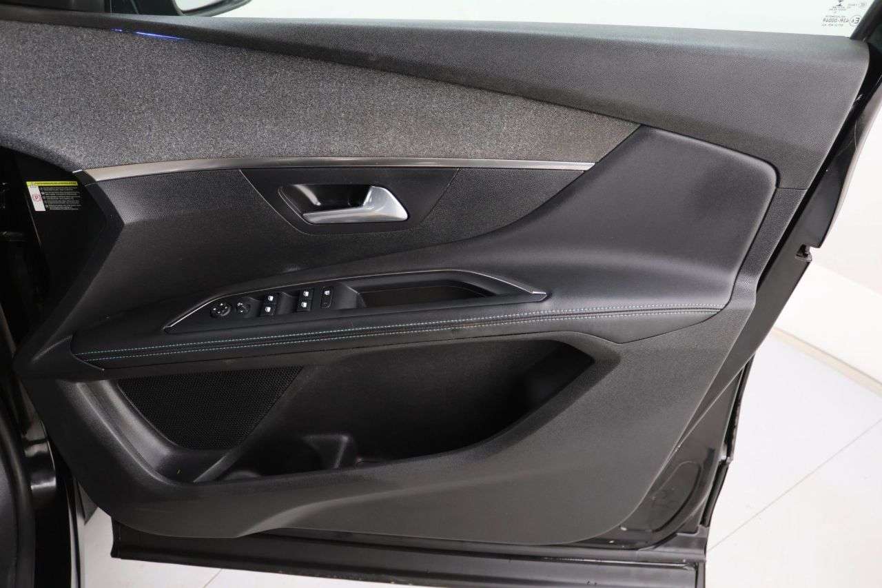 2021 PEUGEOT 5008 2021 PEUGEOT 5008