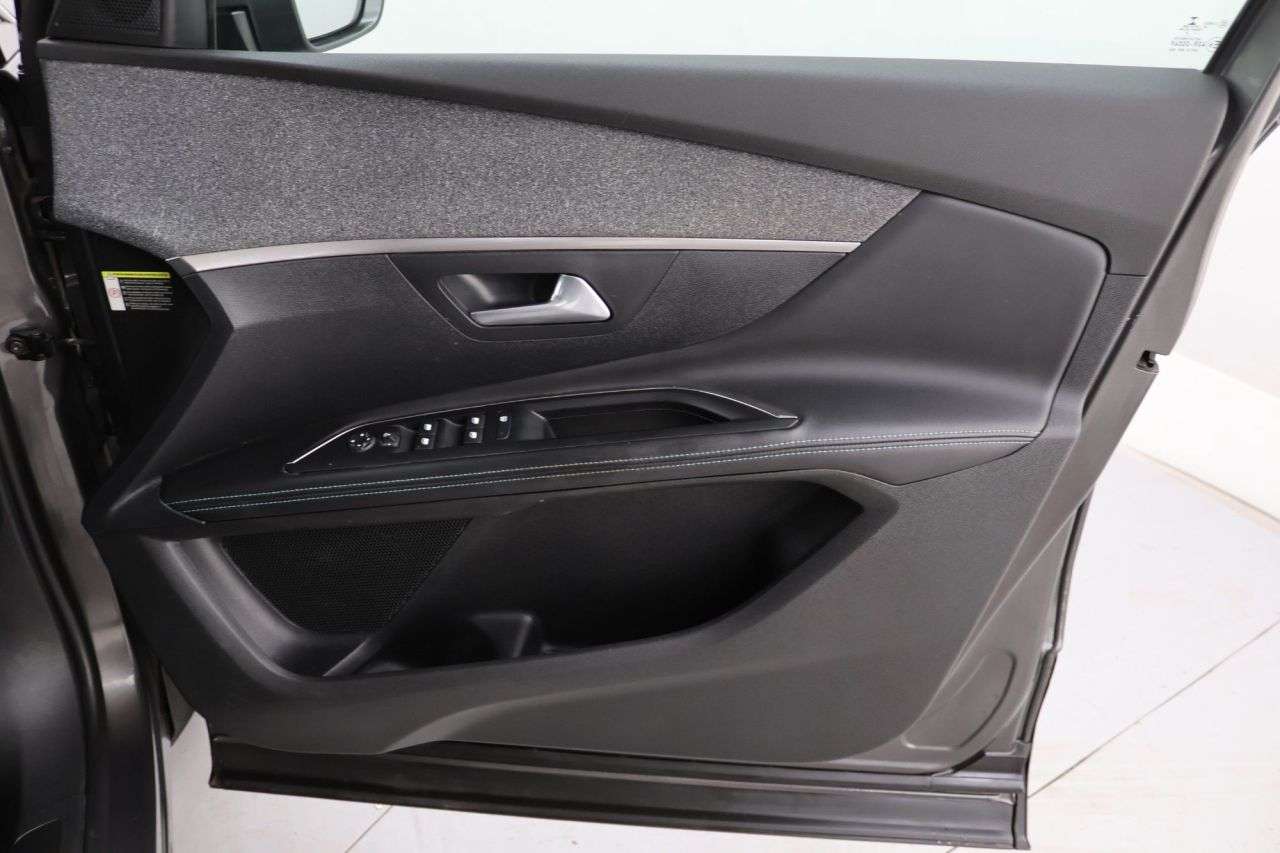 2022 PEUGEOT 5008 2022 PEUGEOT 5008