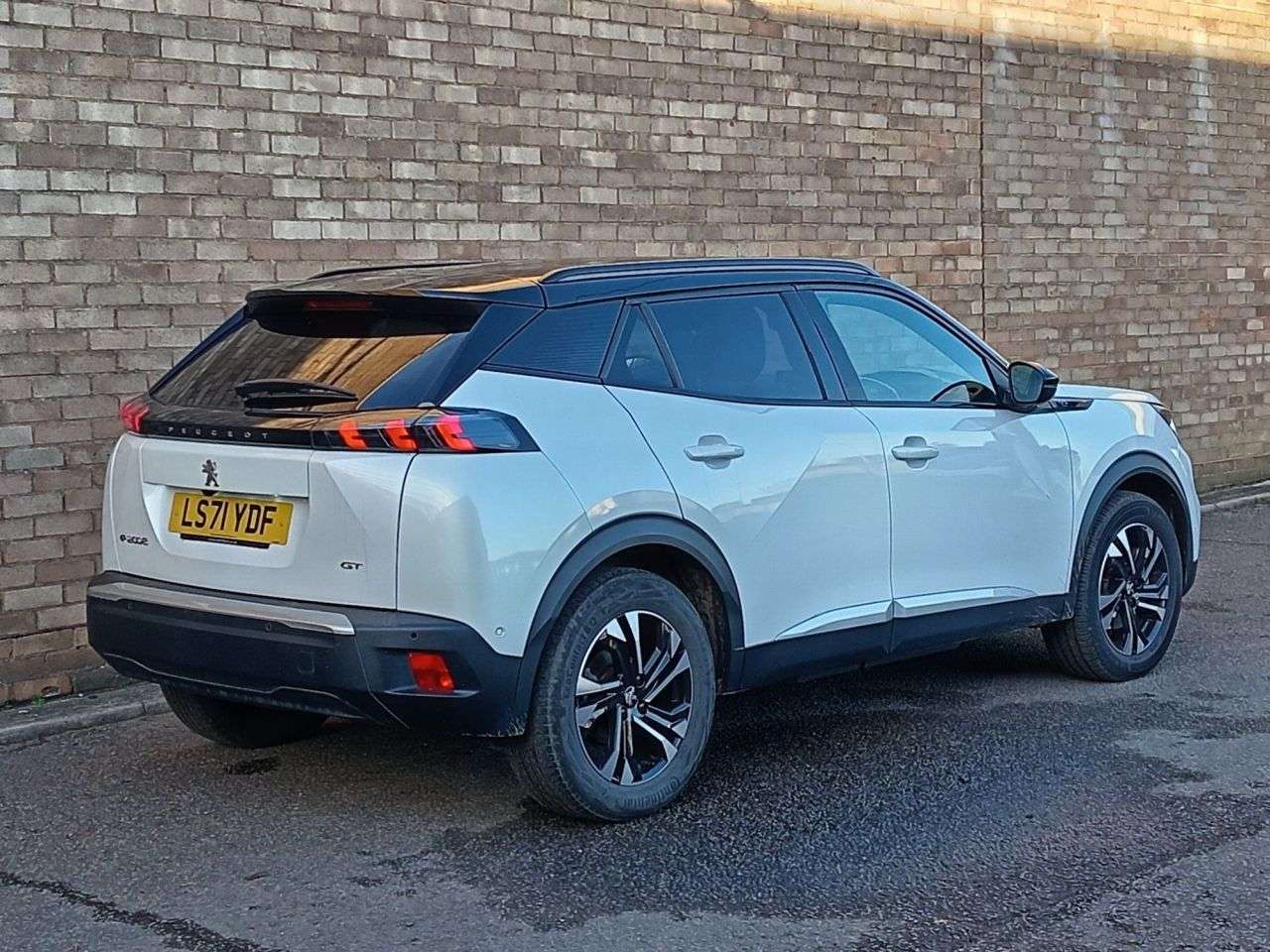 2022 PEUGEOT E-2008 2022 PEUGEOT E-2008