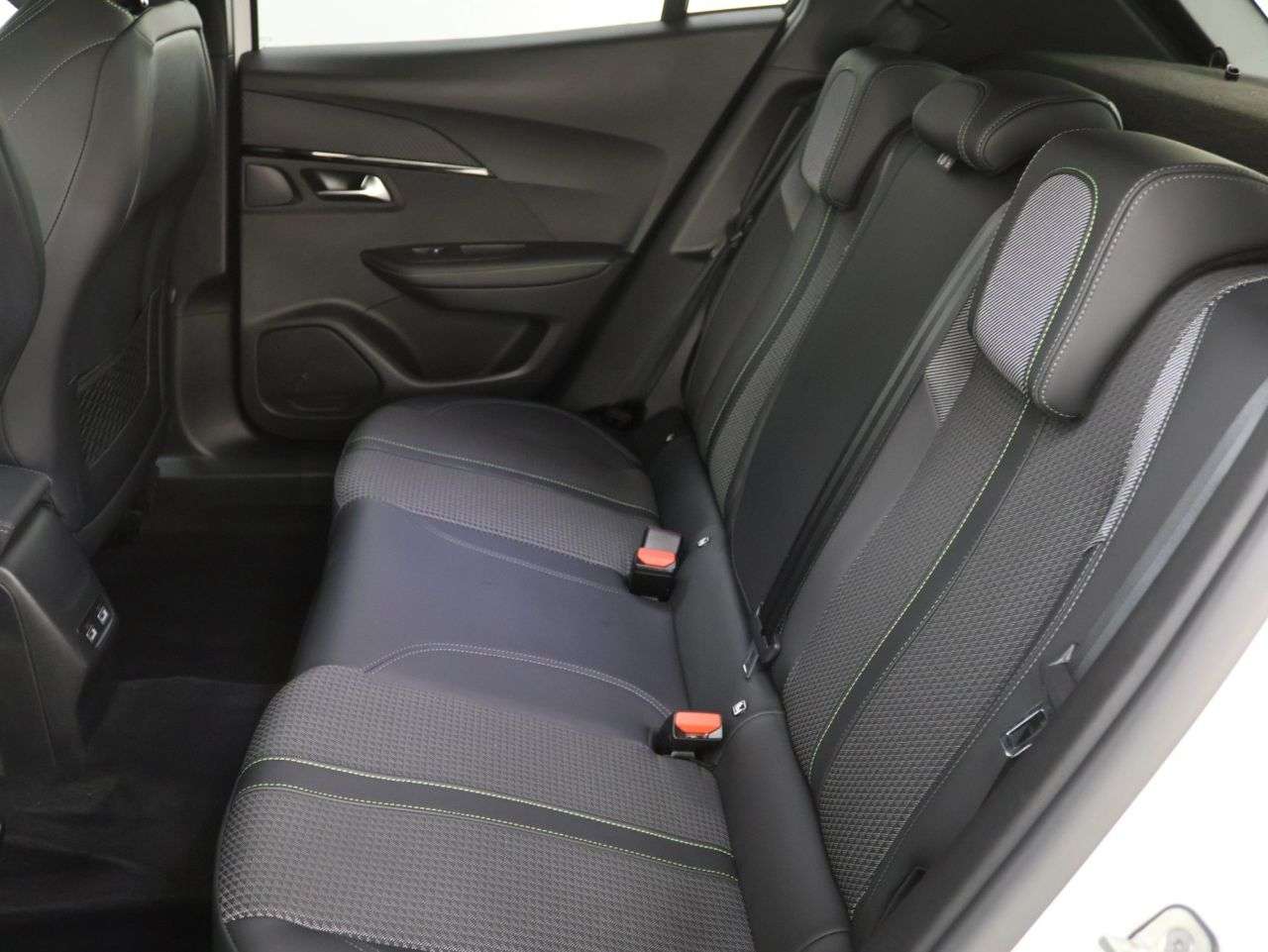 2022 PEUGEOT E-2008 2022 PEUGEOT E-2008