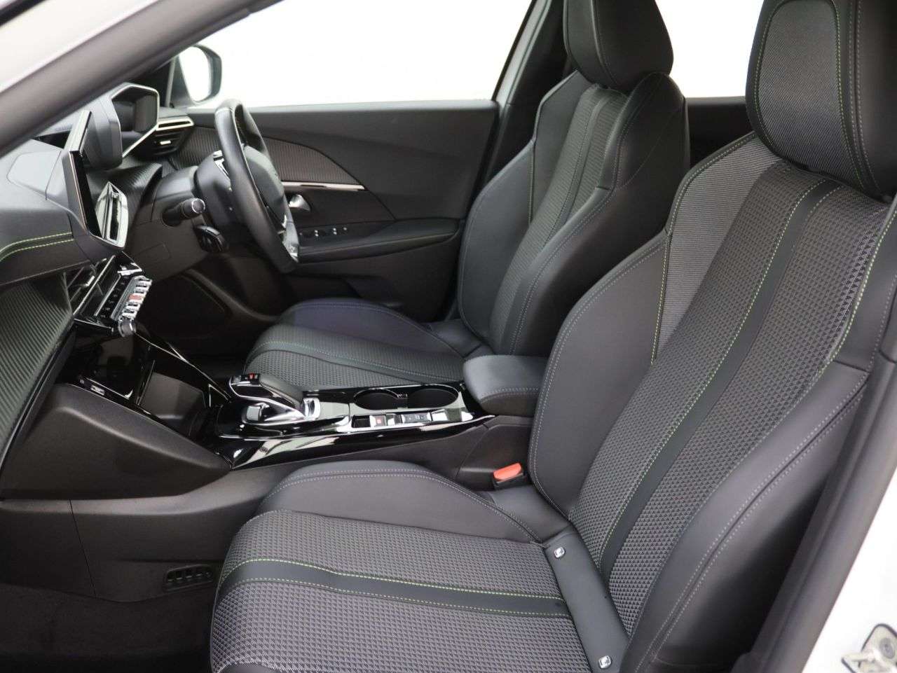 2022 PEUGEOT E-2008 2022 PEUGEOT E-2008