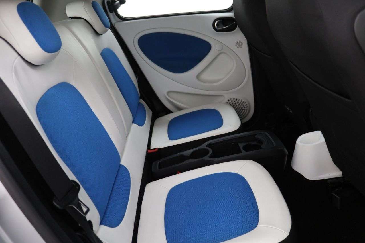 A 2016 SMART FORFOUR 1.0 Proxy Hatchback 5dr Petrol Manual Euro 6 (s/s) (71 ps) A 2016 SMART FORFOUR 1.0 Proxy Hatchback 5dr Petrol Manual Euro 6 (s/s) (71 ps)