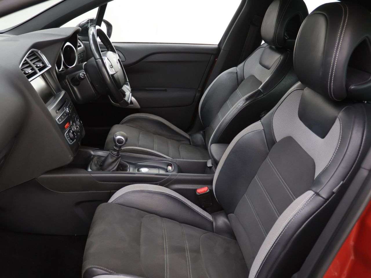 2017 DS AUTOMOBILES DS 3 2017 DS AUTOMOBILES DS 3