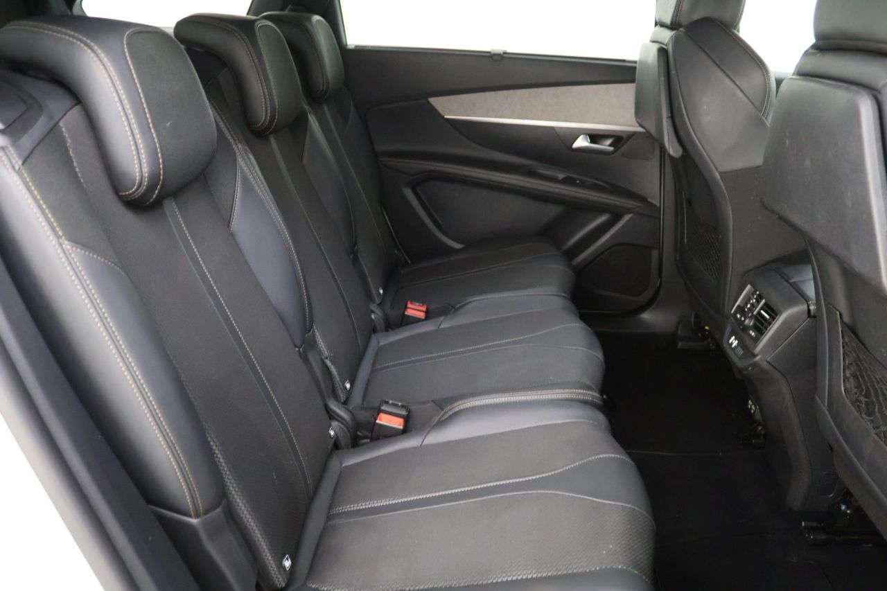 2022 PEUGEOT 5008 2022 PEUGEOT 5008