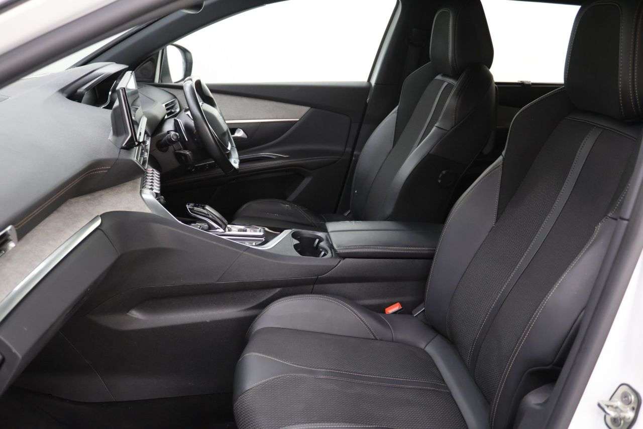 2022 PEUGEOT 5008 2022 PEUGEOT 5008